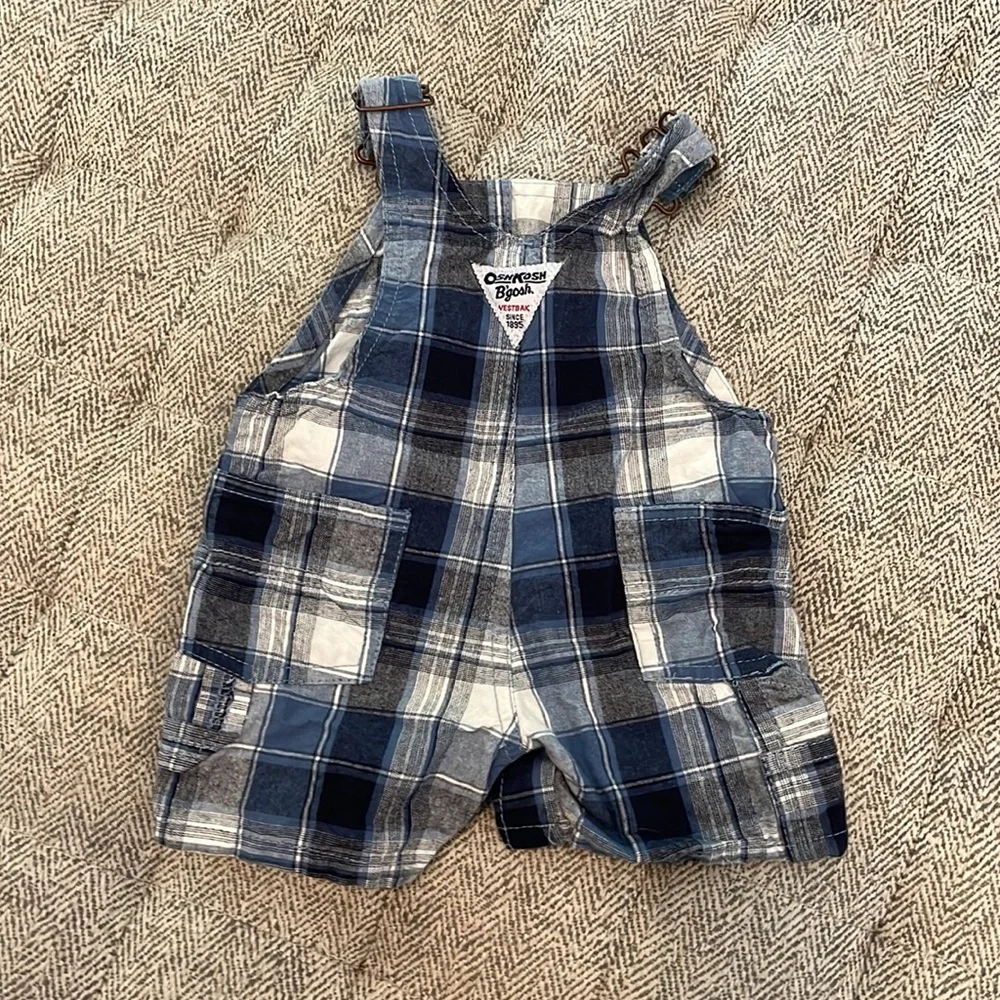 Oshkosh shortalls size 3 mths